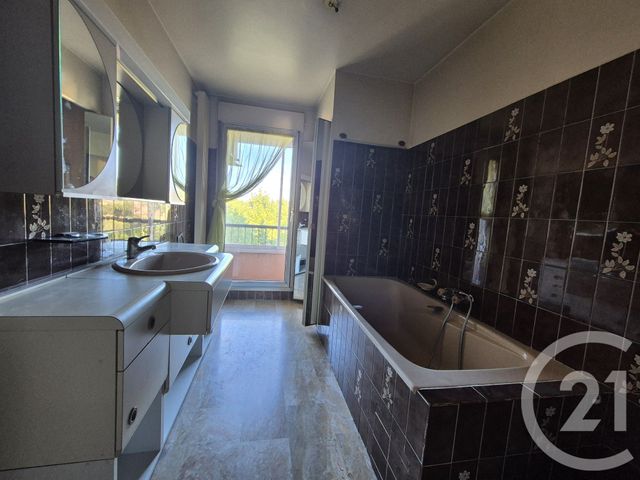 Appartement F4 à vendre - 5 pièces - 141.29 m2 - SALON DE PROVENCE - 13 - PROVENCE-ALPES-COTE-D-AZUR - Century 21 Le Pays Salonais