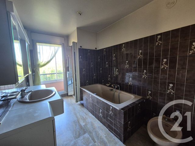 Appartement F4 à vendre - 5 pièces - 141.29 m2 - SALON DE PROVENCE - 13 - PROVENCE-ALPES-COTE-D-AZUR - Century 21 Le Pays Salonais