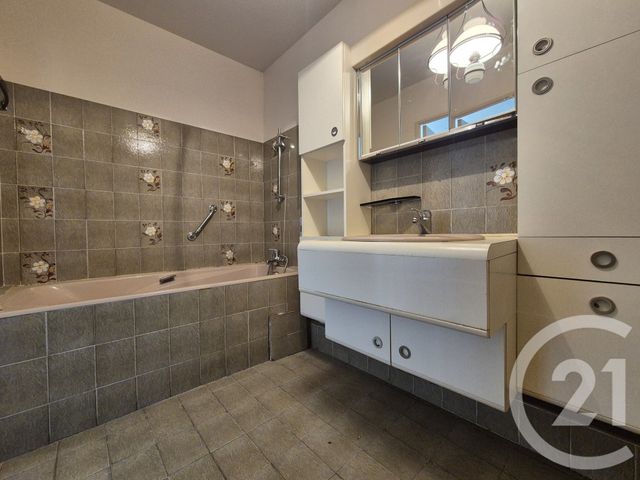 Appartement F4 à vendre - 5 pièces - 141.29 m2 - SALON DE PROVENCE - 13 - PROVENCE-ALPES-COTE-D-AZUR - Century 21 Le Pays Salonais