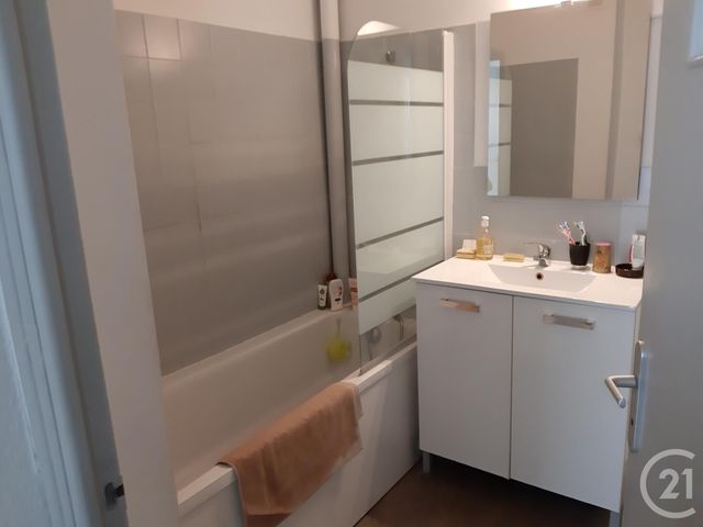 Appartement F4 à vendre - 4 pièces - 76.82 m2 - SALON DE PROVENCE - 13 - PROVENCE-ALPES-COTE-D-AZUR - Century 21 Le Pays Salonais