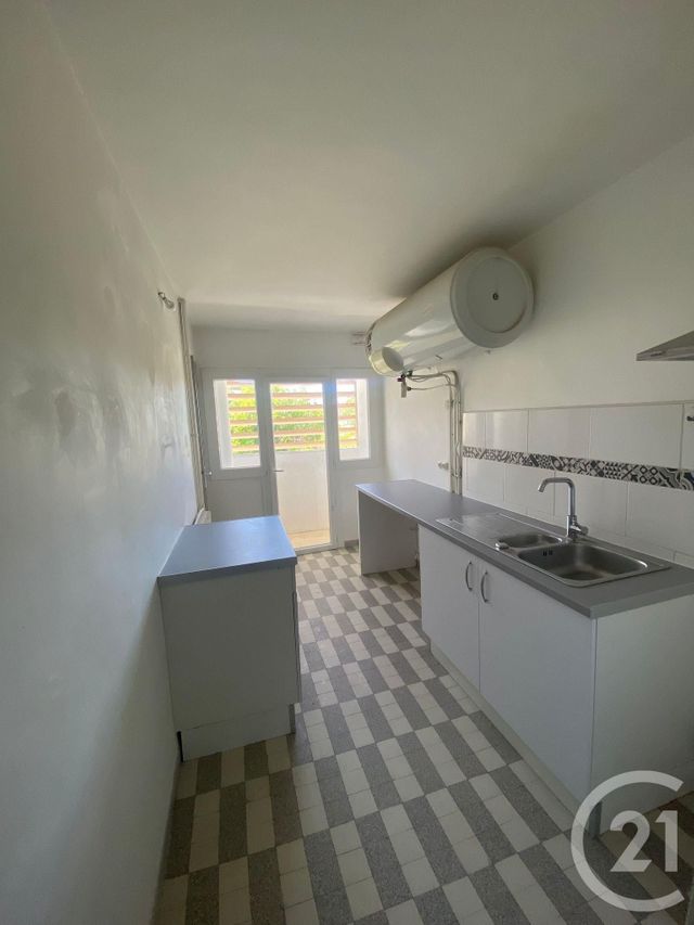 Appartement F4 à vendre - 4 pièces - 76.82 m2 - SALON DE PROVENCE - 13 - PROVENCE-ALPES-COTE-D-AZUR - Century 21 Le Pays Salonais