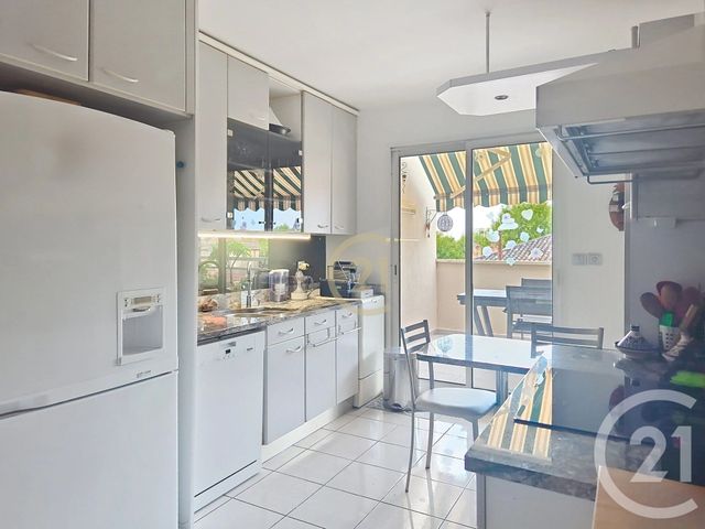 Afficher la photo en grand Appartement F6 à vendre - 6 pièces - 153.34 m2 - SALON DE PROVENCE - 13 - PROVENCE-ALPES-COTE-D-AZUR - Century 21 Le Pays Salonais