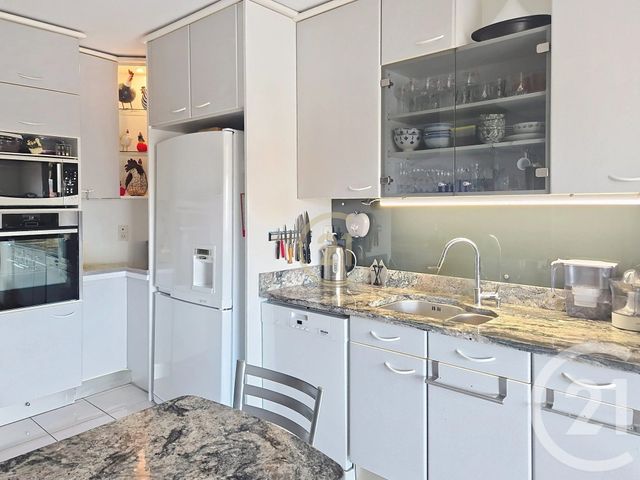 Afficher la photo en grand Appartement F6 à vendre - 6 pièces - 153.34 m2 - SALON DE PROVENCE - 13 - PROVENCE-ALPES-COTE-D-AZUR - Century 21 Le Pays Salonais