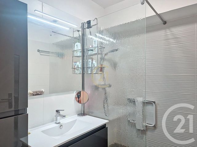 Afficher la photo en grand Appartement F6 à vendre - 6 pièces - 153.34 m2 - SALON DE PROVENCE - 13 - PROVENCE-ALPES-COTE-D-AZUR - Century 21 Le Pays Salonais