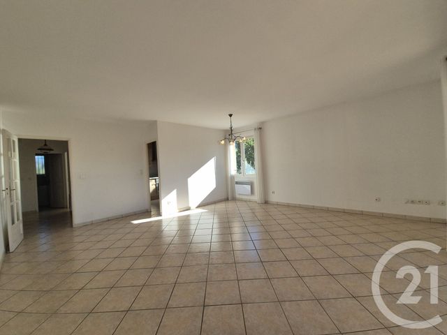 Afficher la photo en grand Appartement T3 à vendre - 3 pièces - 81.97 m2 - SALON DE PROVENCE - 13 - PROVENCE-ALPES-COTE-D-AZUR - Century 21 Le Pays Salonais