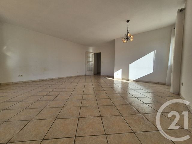 Afficher la photo en grand Appartement T3 à vendre - 3 pièces - 81.97 m2 - SALON DE PROVENCE - 13 - PROVENCE-ALPES-COTE-D-AZUR - Century 21 Le Pays Salonais