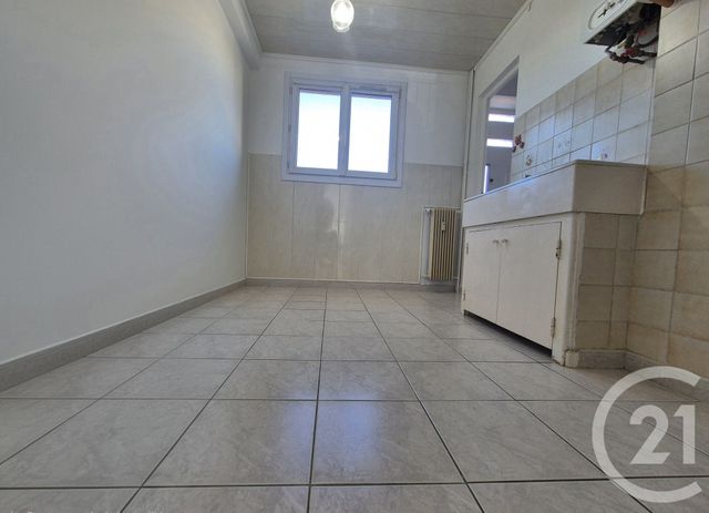 Appartement à vendre - 4 pièces - 66.0 m2 - SALON DE PROVENCE - 13 - PROVENCE-ALPES-COTE-D-AZUR - Century 21 Le Pays Salonais