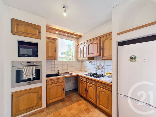 Appartement T4 à vendre - 3 pièces - 67.47 m2 - SALON DE PROVENCE - 13 - PROVENCE-ALPES-COTE-D-AZUR - Century 21 Le Pays Salonais