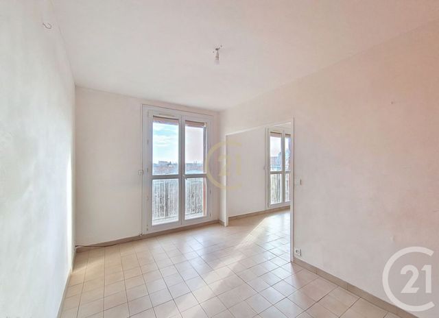 Appartement T4 à vendre - 3 pièces - 67.47 m2 - SALON DE PROVENCE - 13 - PROVENCE-ALPES-COTE-D-AZUR - Century 21 Le Pays Salonais