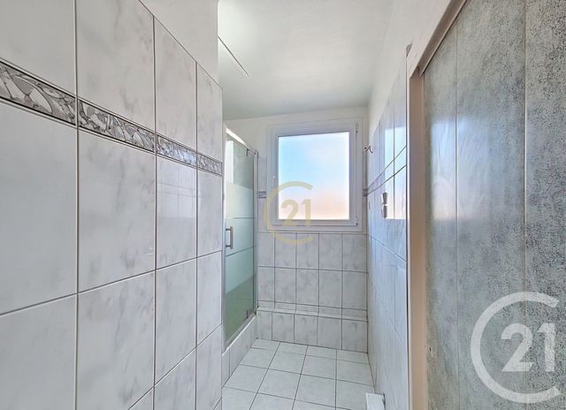 Appartement T4 à vendre - 3 pièces - 67.47 m2 - SALON DE PROVENCE - 13 - PROVENCE-ALPES-COTE-D-AZUR - Century 21 Le Pays Salonais