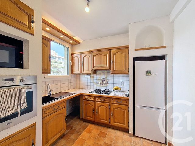 Appartement T4 à vendre - 3 pièces - 67.47 m2 - SALON DE PROVENCE - 13 - PROVENCE-ALPES-COTE-D-AZUR - Century 21 Le Pays Salonais