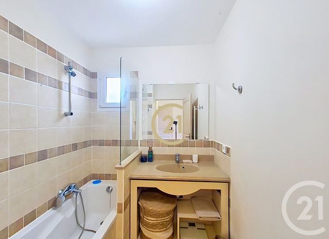 Appartement T2 à vendre - 2 pièces - 40.18 m2 - MALLEMORT - 13 - PROVENCE-ALPES-COTE-D-AZUR - Century 21 Le Pays Salonais